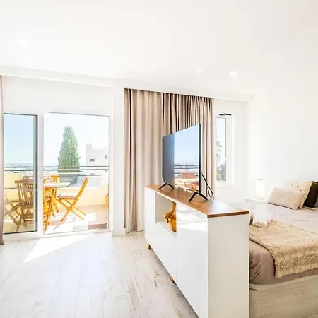 White - Ocean View Apartment *