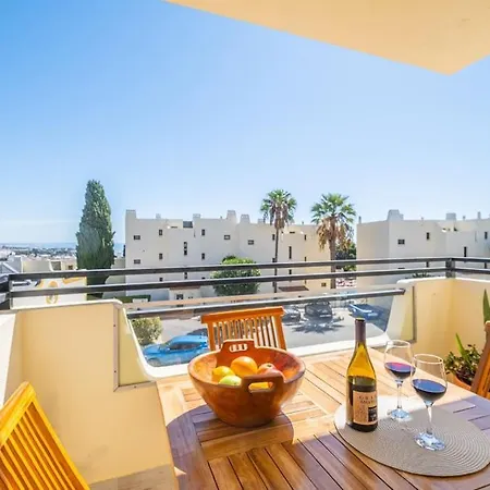 White - Ocean View Apartment