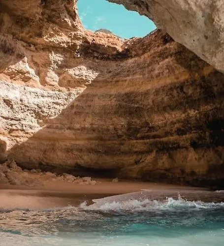 White - Ocean View Apartment